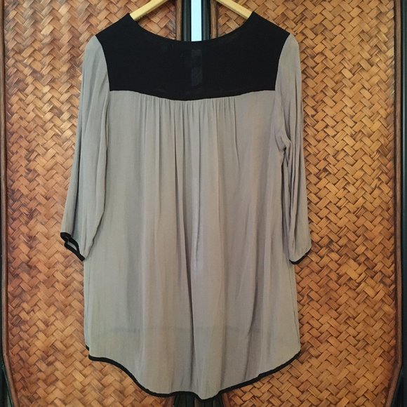 Peppercorn Sheer Boho 3/4 Sleeve Tunic Blouse - Picture 2 of 10